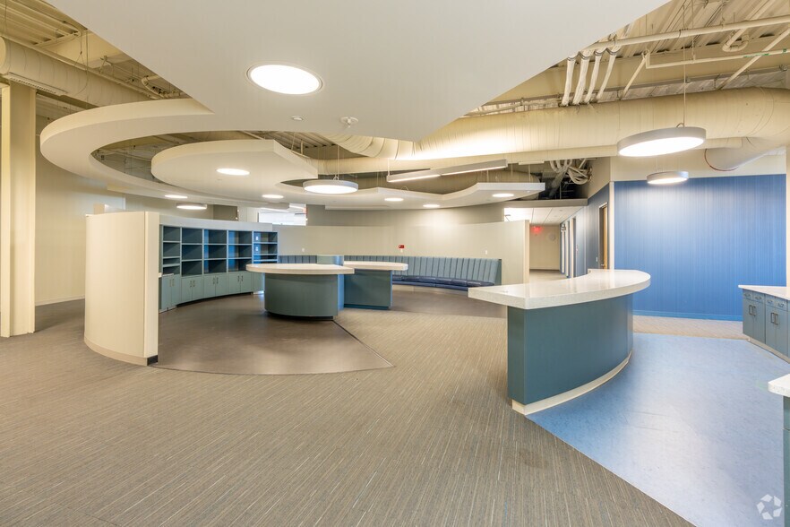 More Photos Of 4700 N Hanley Rd, Berkeley Office For Lease