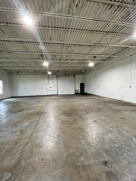 More Photos Of 7252 Industrial Park Blvd, Mentor Manufacturing For Lease
