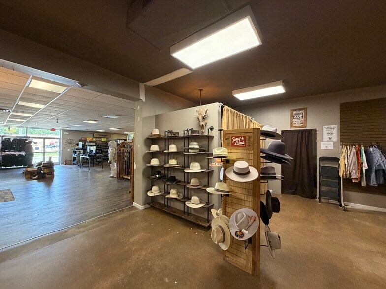 More Photos Of 5521 Western Blvd, Raleigh Freestanding For Lease