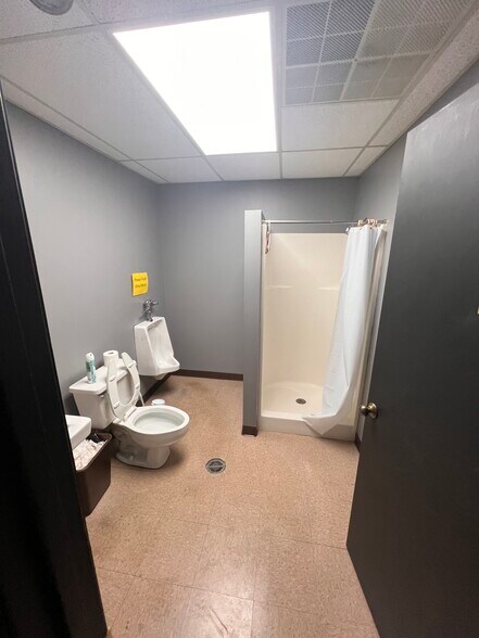 More Photos Of 2522 Scottsville Rd, Bowling Green Storefront For Lease