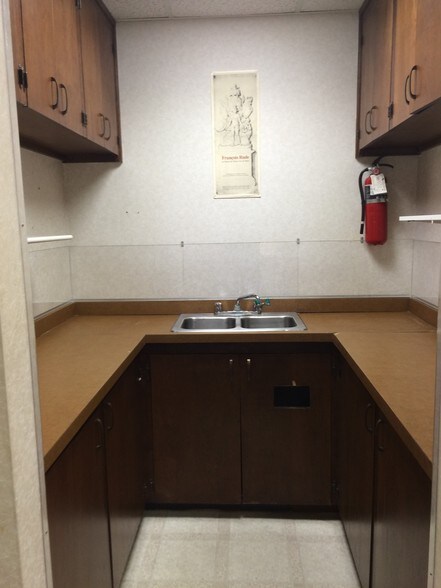 More Photos Of 2412 N Ponderosa Dr, Camarillo Medical For Lease