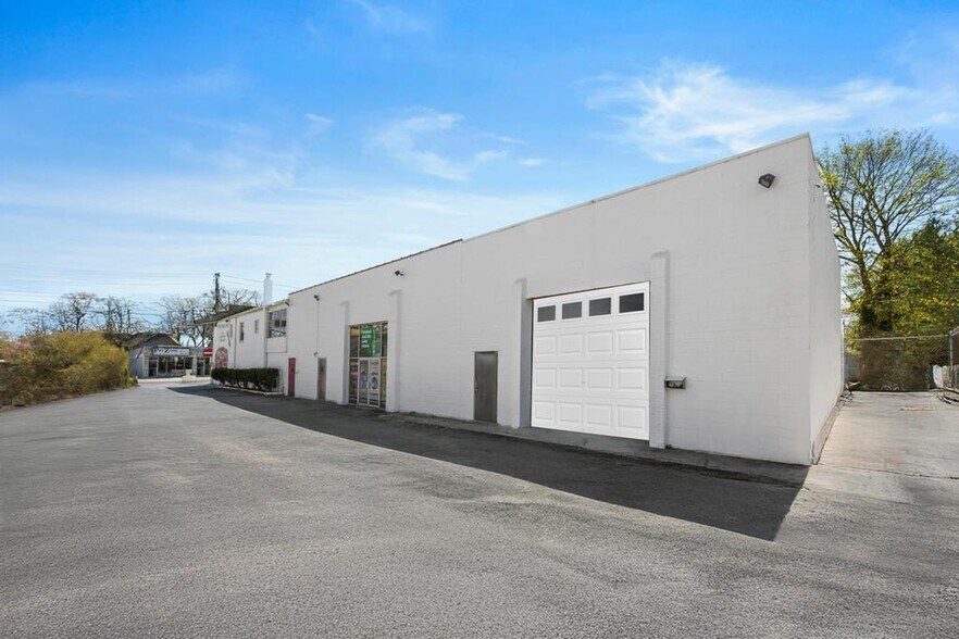 More Photos Of 308 Larkfield Rd, East Northport General Retail For Sale
