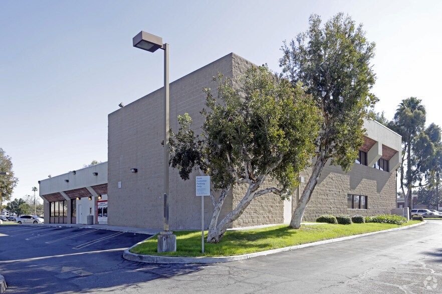 More Photos Of 5295 Arlington Ave, Riverside Bank For Lease