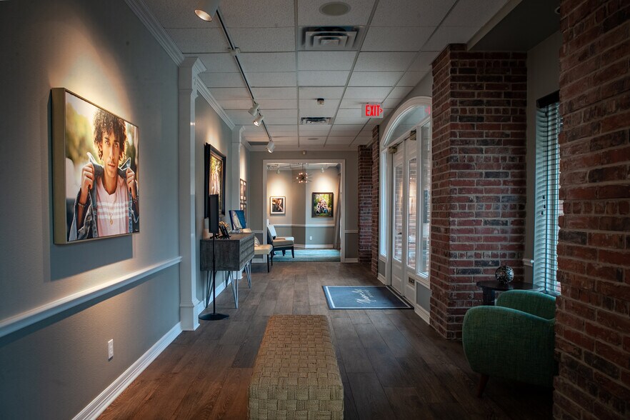 More Photos Of 1015 Road To Six Flags St, Arlington Office For Sale