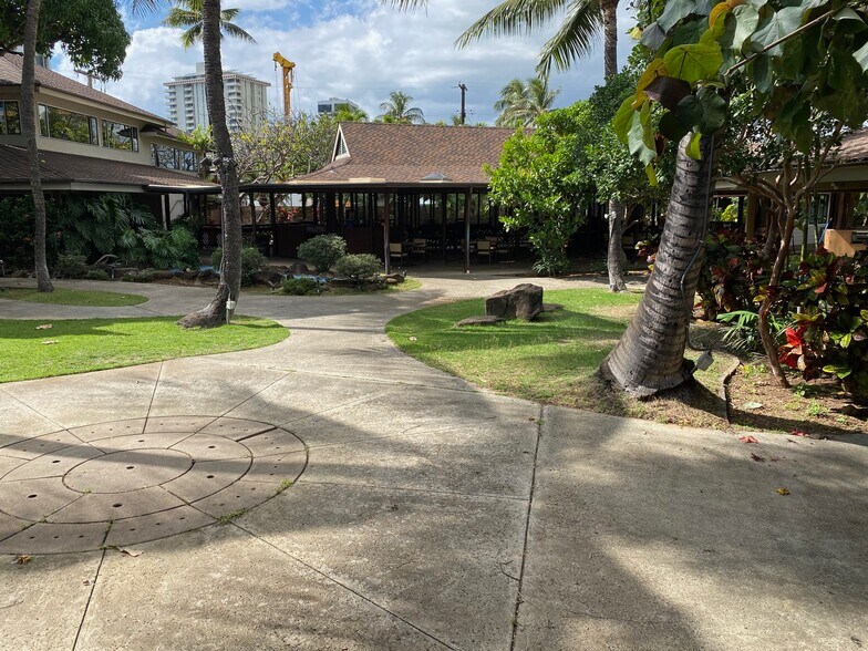 More Photos Of 817-821 Hausten St, Honolulu Restaurant For Lease