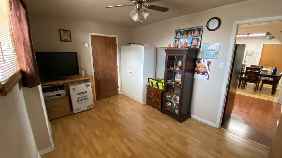 More Photos Of 512 E Riley St, Freer Hospitality For Sale