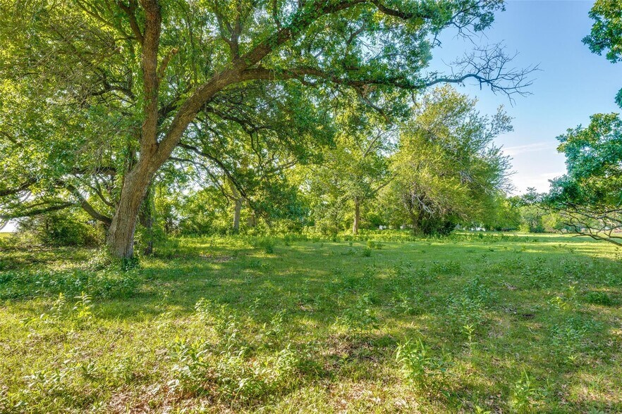 More Photos Of 1087 US Highway 377, Pilot Point Land For Sale