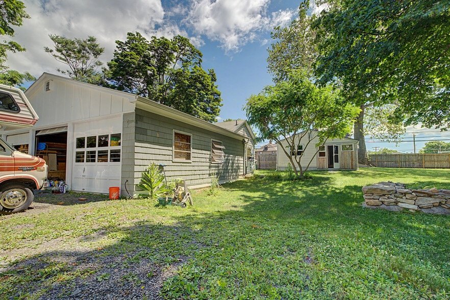 More Photos Of 16 Old New Milford Rd, Brookfield Flex For Sale