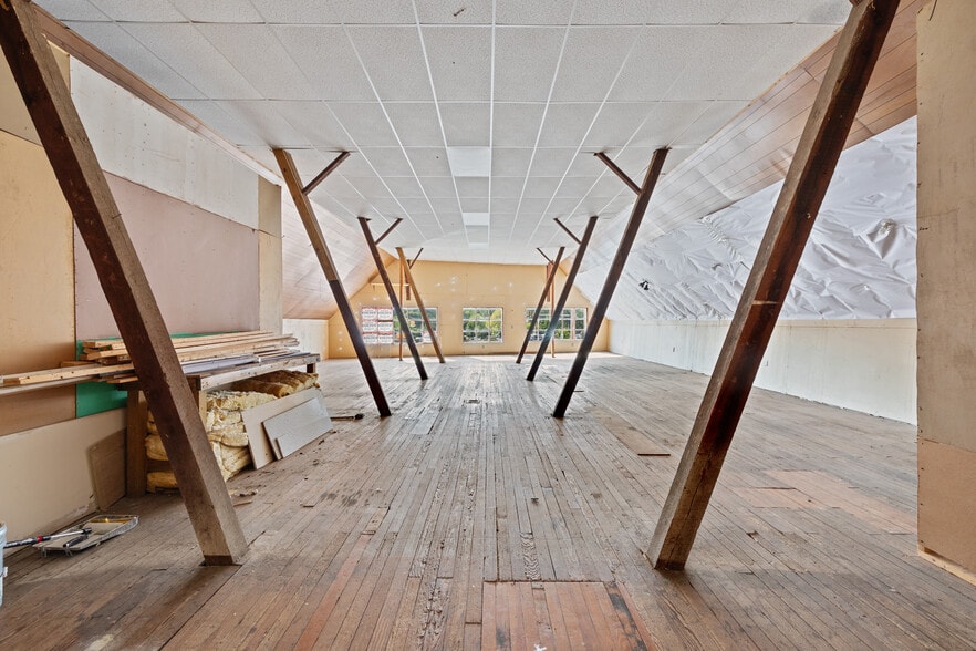 More Photos Of 111 Water St, Front Royal Loft Creative Space For Lease