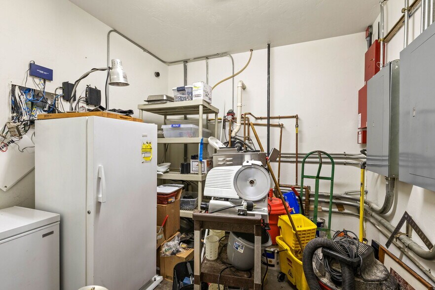 More Photos Of 5100-N Star Blvd, Great Falls Storefront Retail Office For Sale