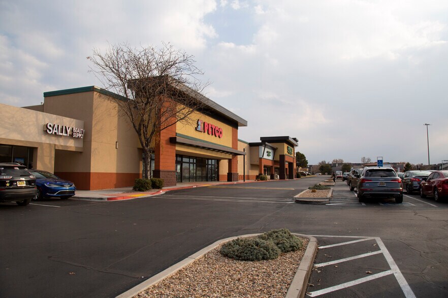 More Photos Of 6300 San Mateo Blvd NE, Albuquerque Unknown For Lease