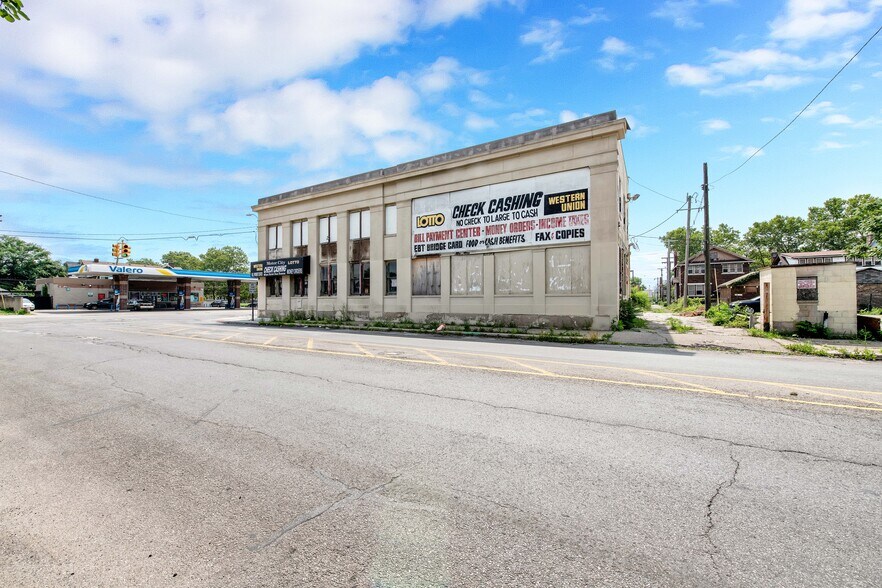 More Photos Of 9137 Linwood St, Detroit Parking Garage For Sale