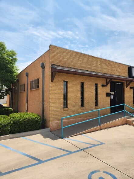 More Photos Of 1000 N Main St, Las Cruces General Retail For Lease