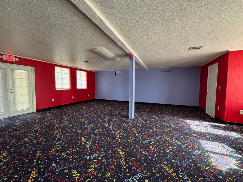 More Photos Of 33202 County Road 473, Leesburg Freestanding For Lease