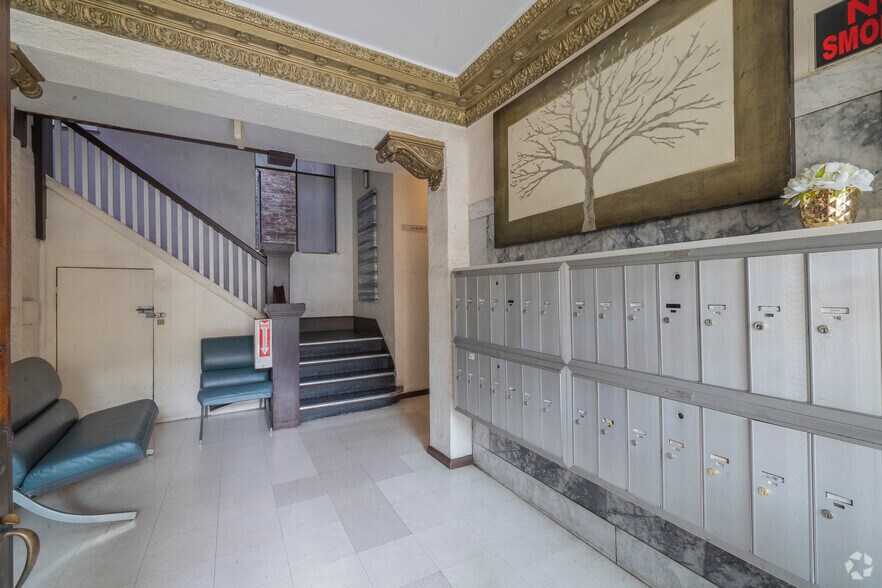 More Photos Of 498 25th St, Oakland Apartments For Sale