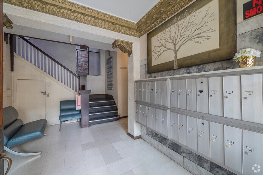 More Photos Of 498 25th St, Oakland Apartments For Sale