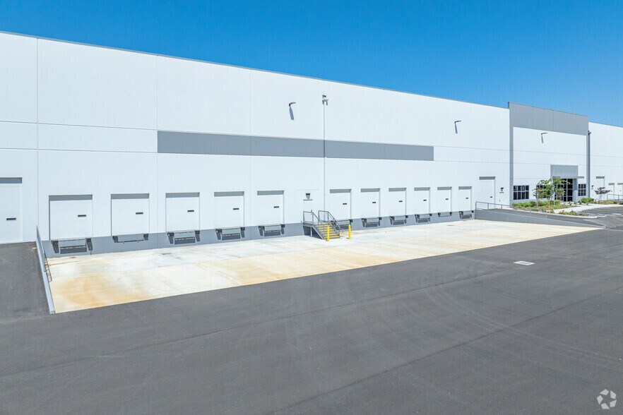 More Photos Of 3100 Ramco St, West Sacramento Distribution For Lease