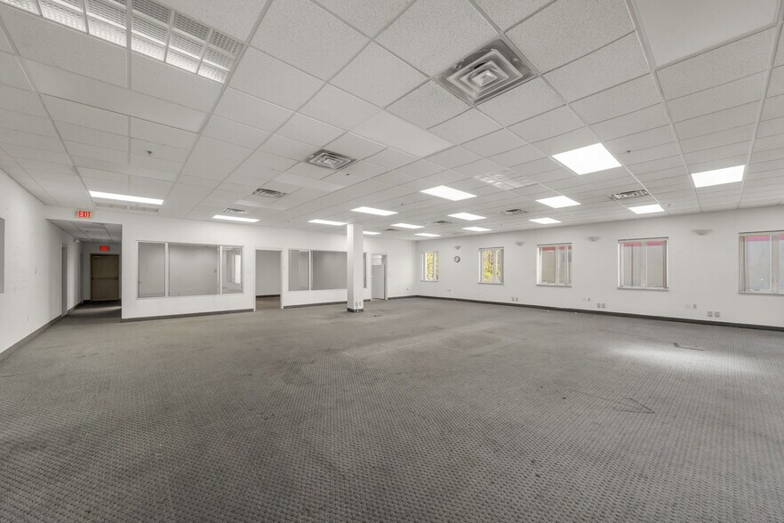 More Photos Of 87-147 Avocado St, Springfield Distribution For Sale