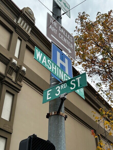 More Photos Of 404-408 Washington St, The Dalles Storefront Retail Office For Lease