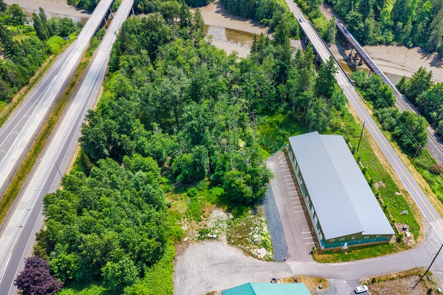 More Photos Of 2900 Peace Portal Dr, Blaine Distribution For Lease