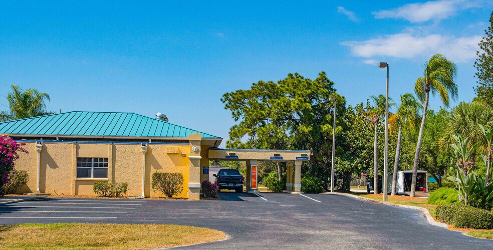 More Photos Of 2691 Placida Rd, Englewood Bank For Lease