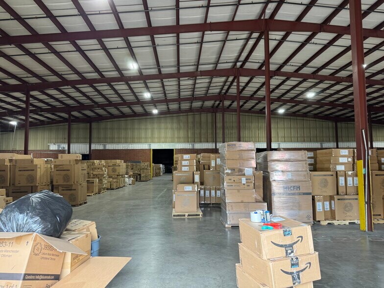 More Photos Of 220 River Dr, Cartersville Distribution For Lease