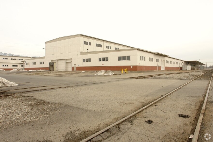 More Photos Of 3808 N Sullivan Rd, Spokane Valley Warehouse For Lease