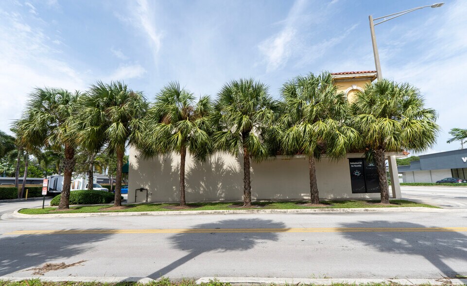 More Photos Of 2215-2223 S Federal Hwy, Fort Lauderdale Storefront For Lease