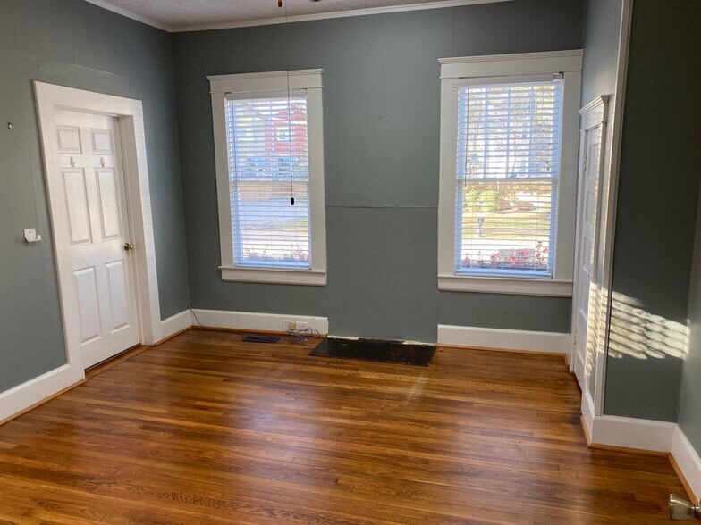 More Photos Of 1302 Main Ave, Northport Office For Lease