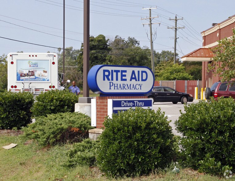 More Photos Of 2460 George Washington Memorial Hwy, Hayes Drugstore For Lease