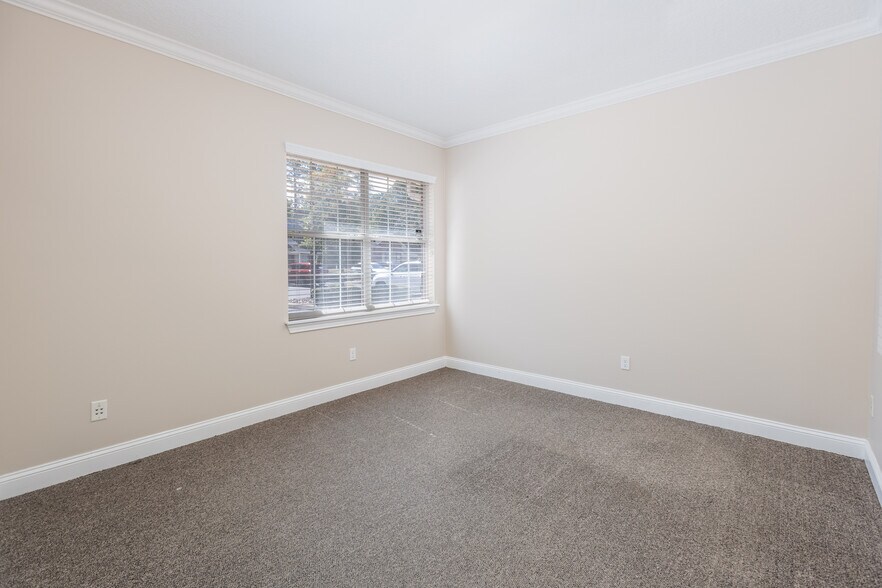 More Photos Of 11555 Central Pky, Jacksonville Office For Sale