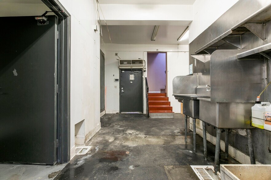 More Photos Of 6340 Yucca St, Los Angeles Restaurant For Sale