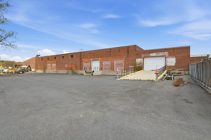 More Photos Of 120 Tapley St, Springfield Warehouse For Lease