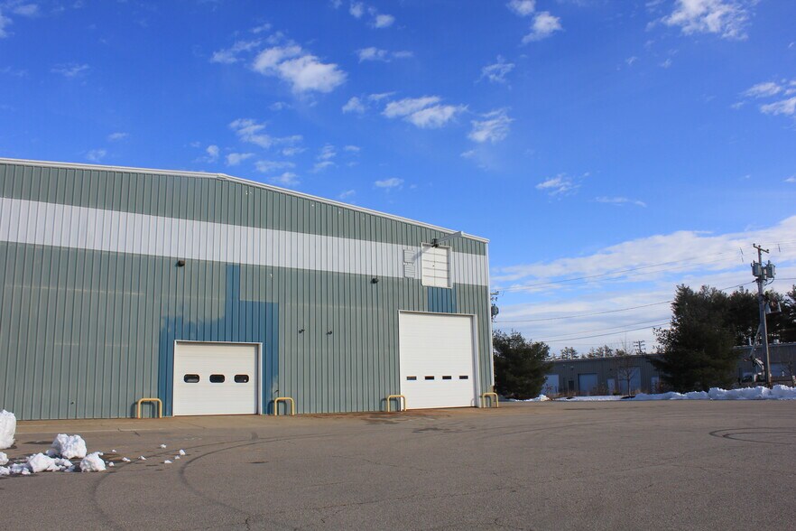 More Photos Of 4 Gator Rock Rd, Somersworth Distribution For Sale