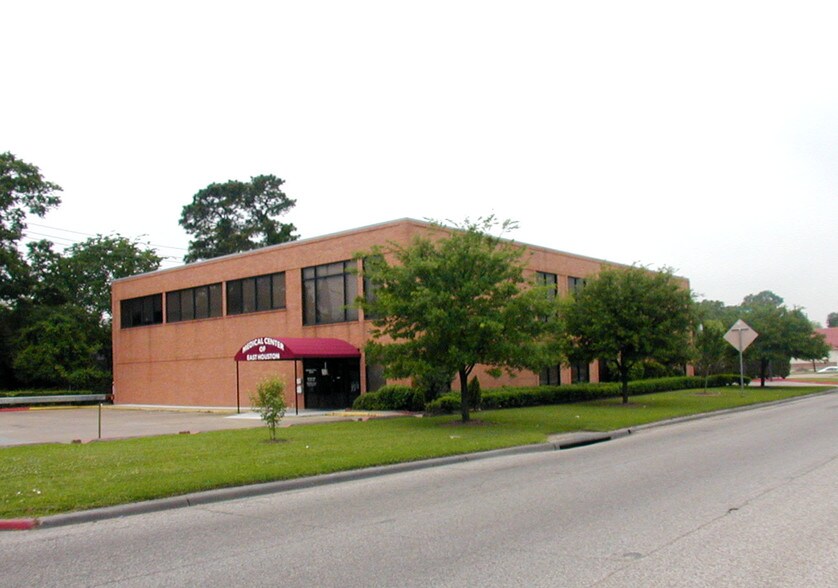 More Photos Of 11110 E I-10 Fwy, Houston Office For Sale