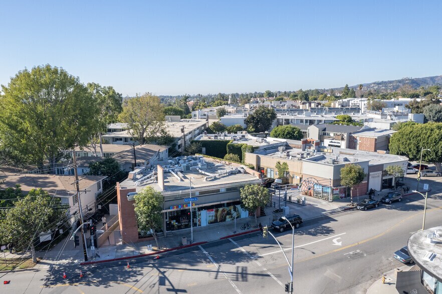 More Photos Of 141-147 S Barrington Ave, Los Angeles General Retail For Lease