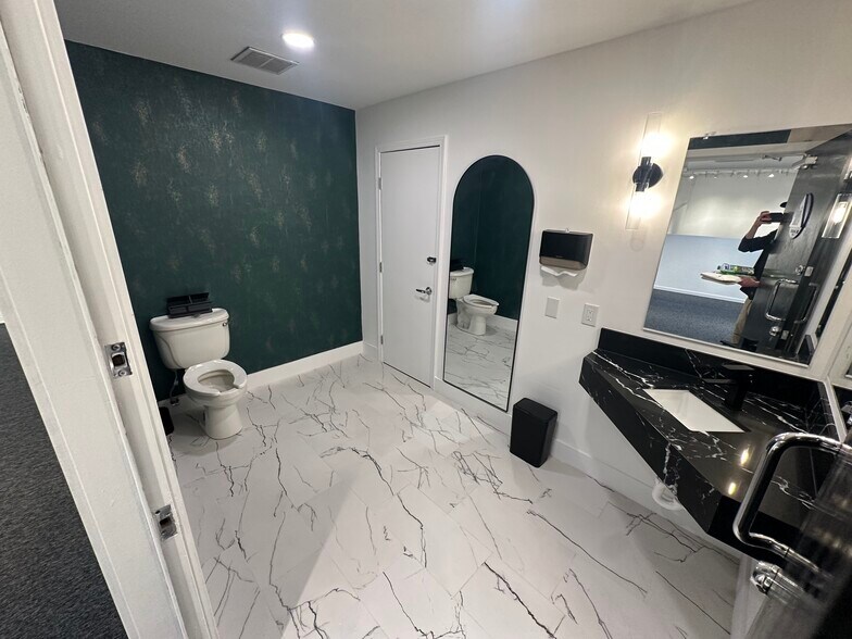 More Photos Of 1912 F St, Sacramento Office For Lease