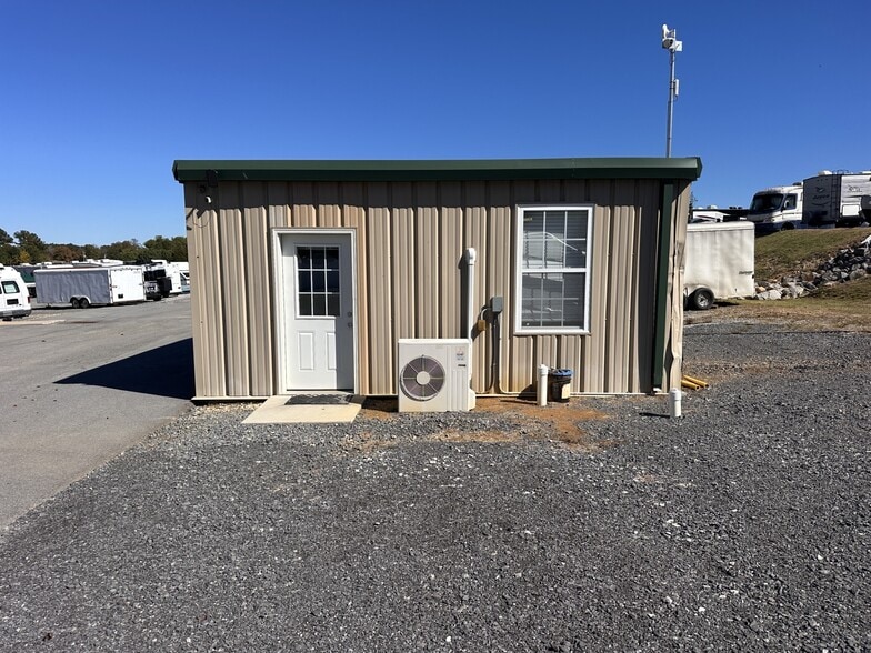 Primary Photo Of 7327 Hixson Pike, Hixson Self Storage For Lease