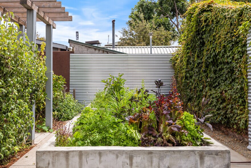 More Photos Of 1010 Grayson St, Berkeley Office Residential For Sale