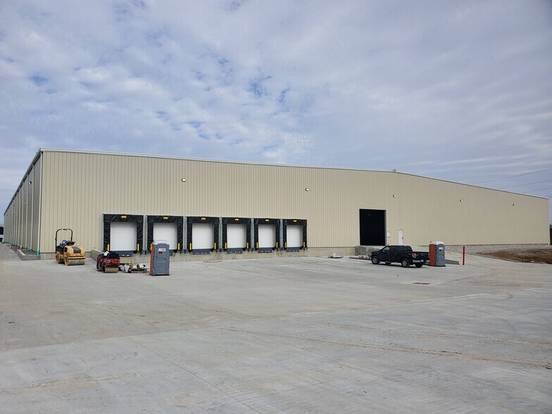 More Photos Of 101 Corporate Dr, Frankfort Warehouse For Lease