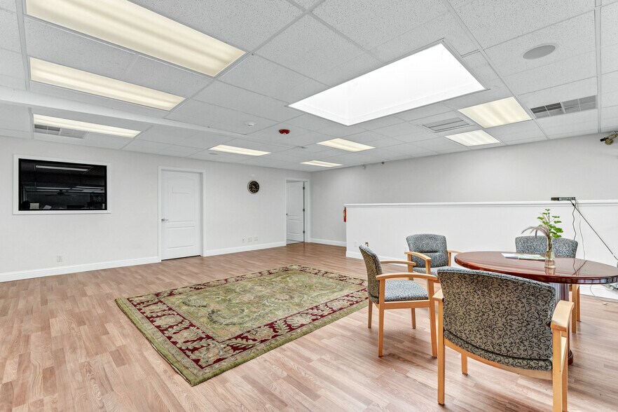 More Photos Of 1925 Francisco Blvd E, San Rafael Light Manufacturing For Lease