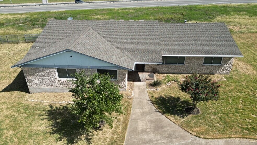 More Photos Of 30 Roundville Ln, Round Rock Light Distribution For Sale
