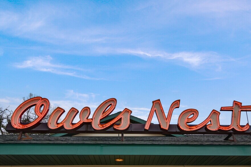 More Photos Of 617 E North St, Poynette Restaurant For Sale