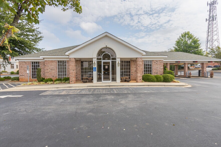 More Photos Of 602 N Main St, Anderson Bank For Sale