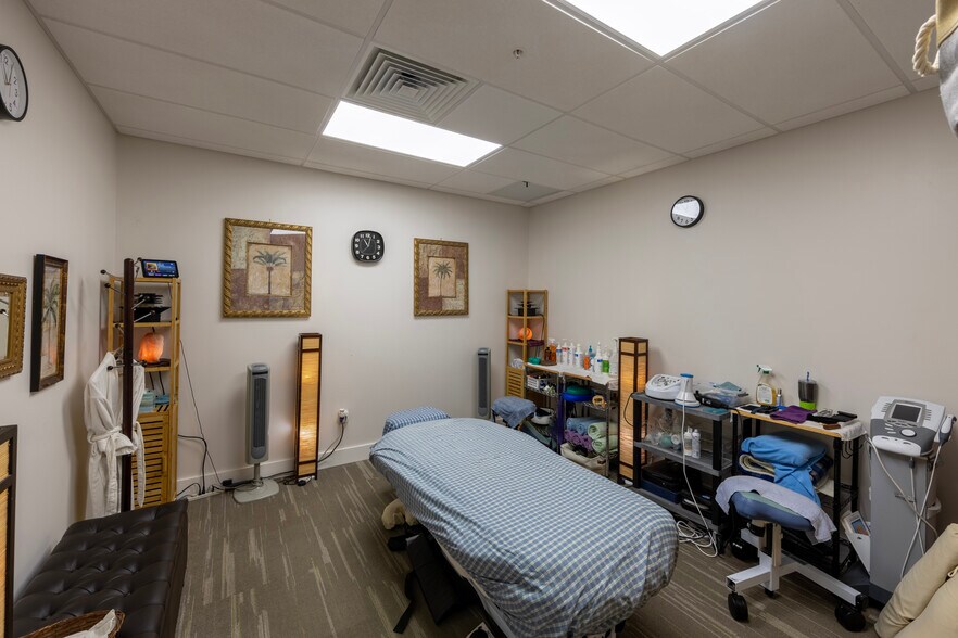 More Photos Of 3715 Drane Field Rd, Lakeland Office For Sale