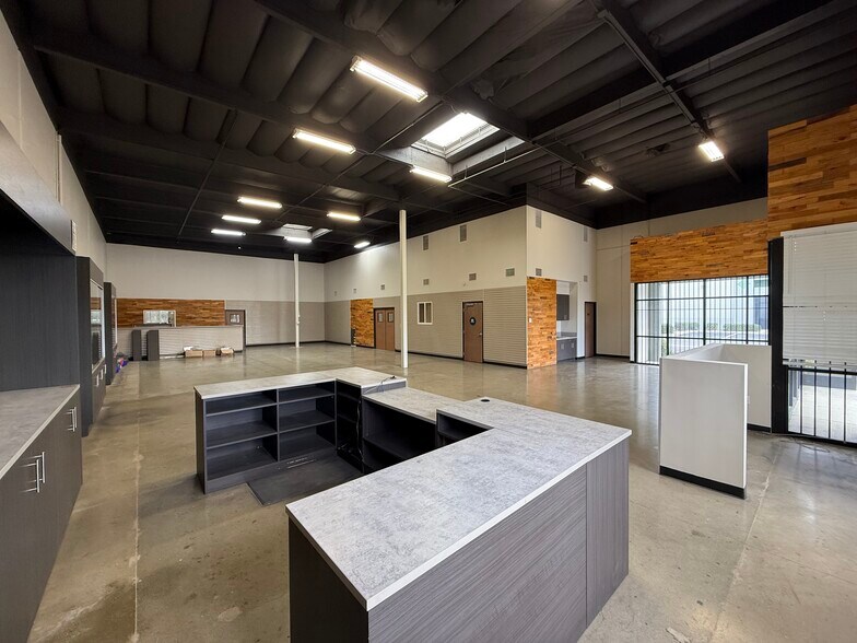 More Photos Of 1331 Foothill Blvd, Azusa Warehouse For Sale