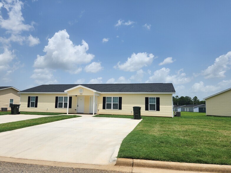 More Photos Of 106 Ronald Pride Blvd, Fort Valley Specialty For Sale