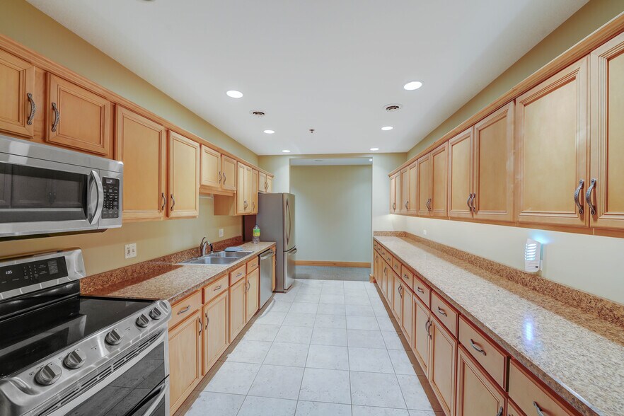 More Photos Of 10410-10426 163rd Pl, Orland Park Manufacturing For Sale