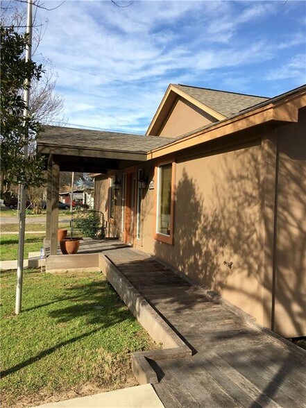 More Photos Of 302 E Milam St, Round Rock Office For Lease