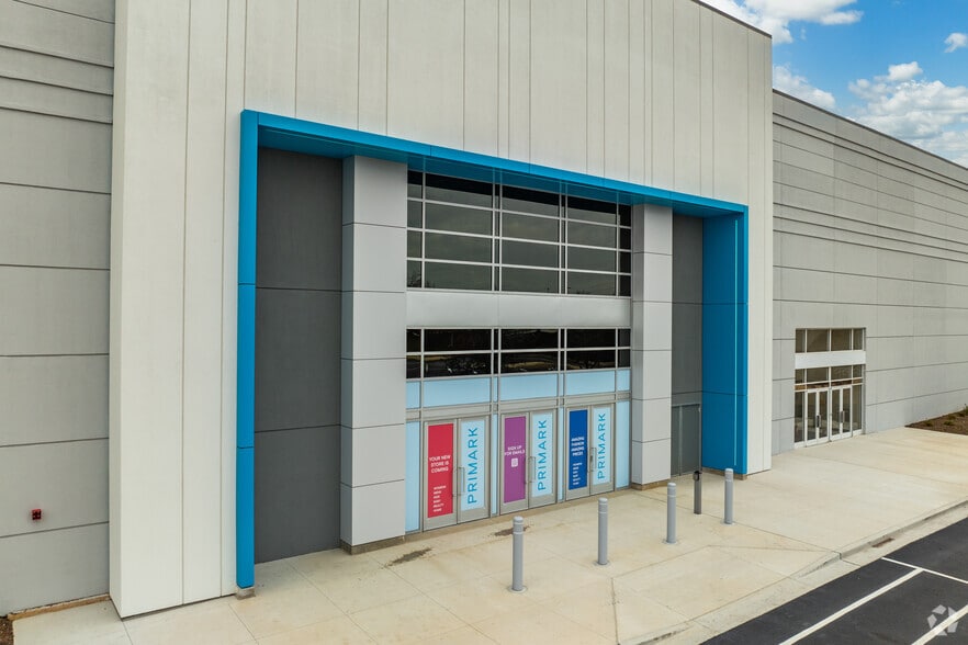 More Photos Of 2800 N Germantown Pky, Memphis Department Store For Lease